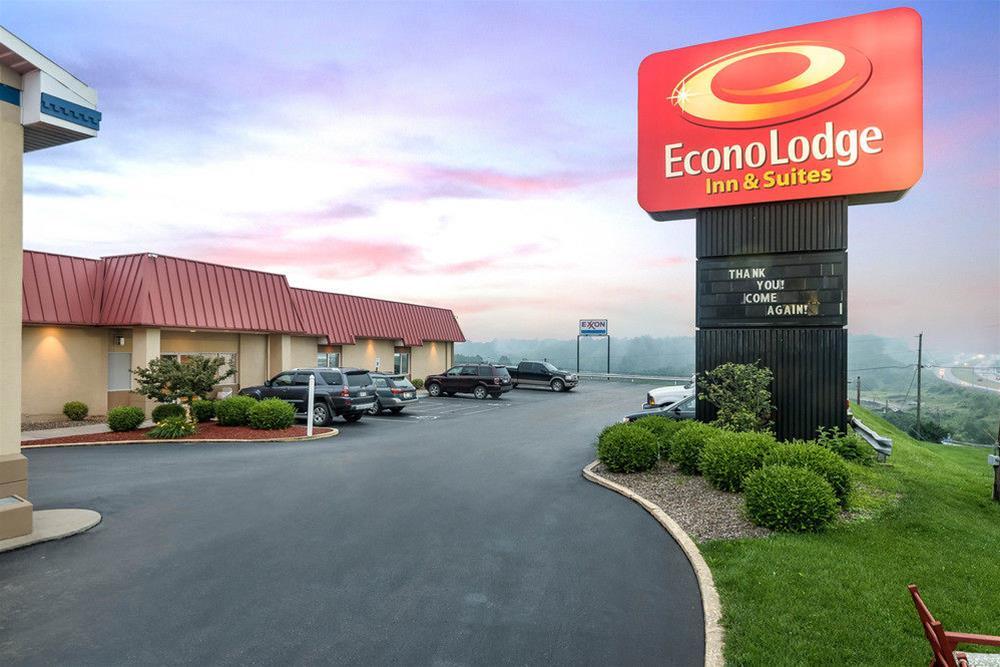 Econo Lodge Inn & Suites Triadelphia - Wheeling Exterior photo