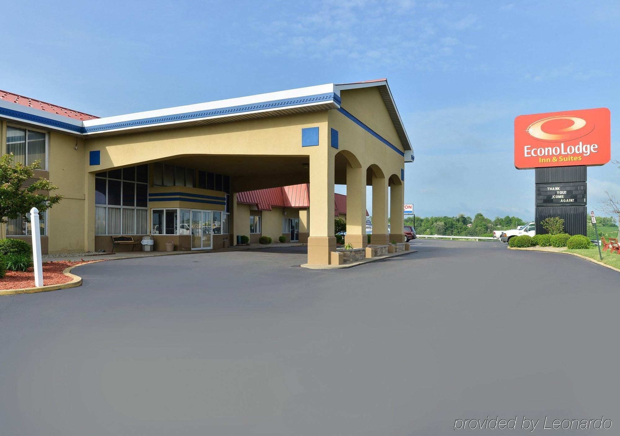 Econo Lodge Inn & Suites Triadelphia - Wheeling Exterior photo