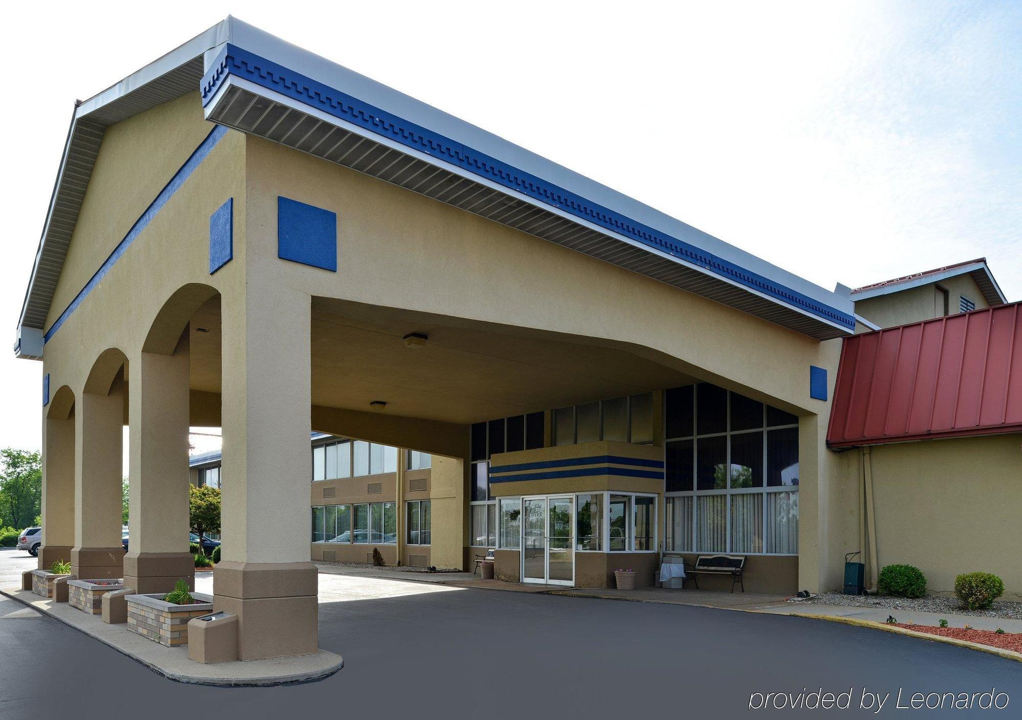 Econo Lodge Inn & Suites Triadelphia - Wheeling Exterior photo
